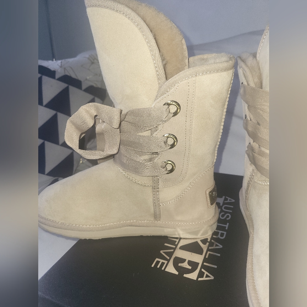 Australia Luxe Collective Cream Lace-Up Winter Boots - Picture 5 of 9
